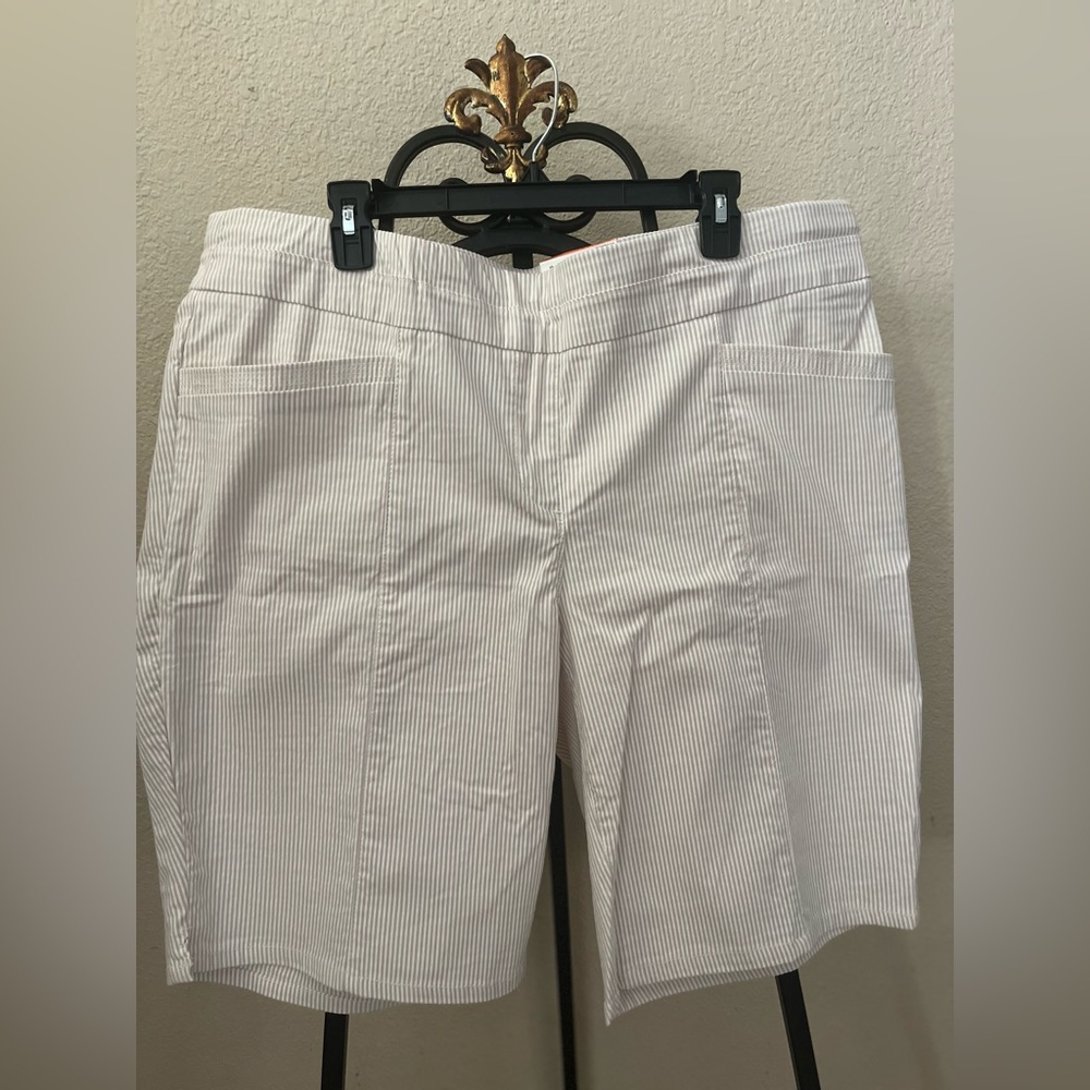 NWT Women's Westbound Woman Park Ave Fit Bermuda Stripe Shorts 20W